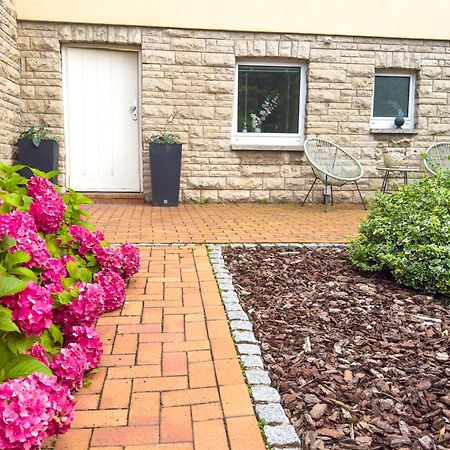 Souterrain Apartment Mit Eigenem Eingang Und Terasse Зарщед Екстериор снимка